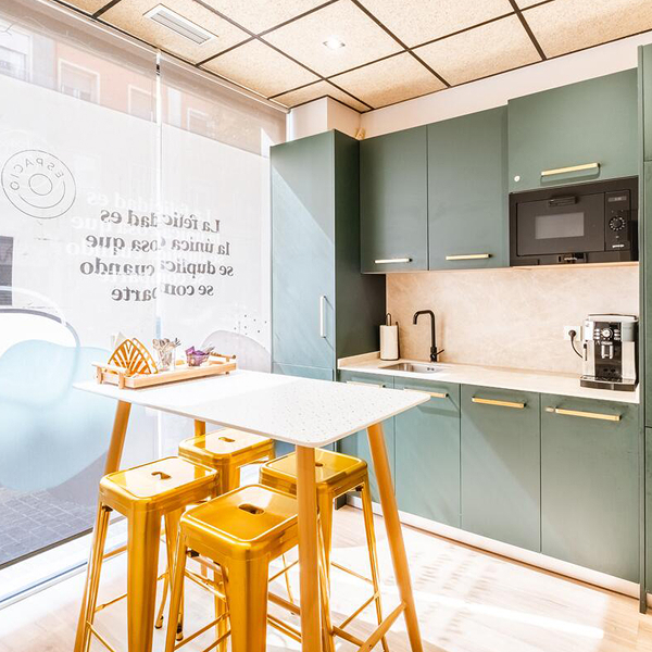 Sala con cocina para cumpleaños infantiles